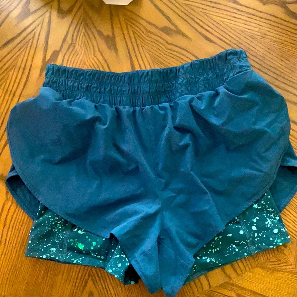 Like New- Athleta Shorts - Size Small